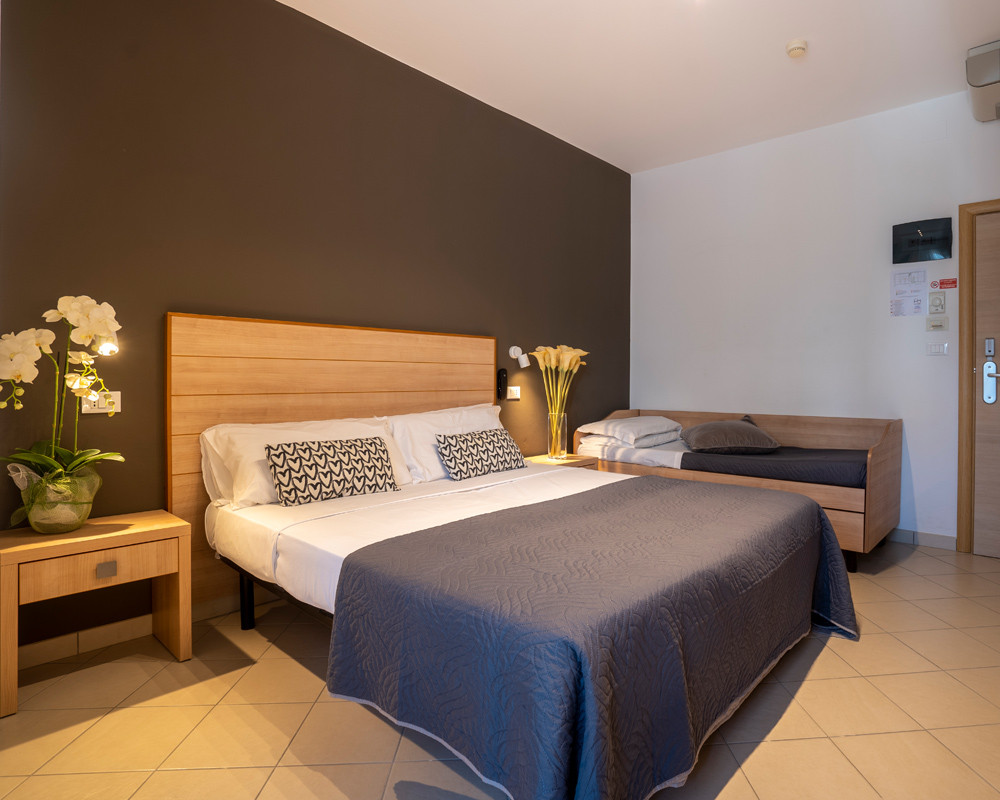 media.Camere-Comfort-Multipla_2_Hotel-Mocambo_Riccione