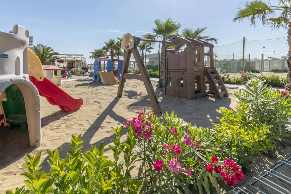 media.Slide-Spiaggia_3-Mocambo-Riccione
