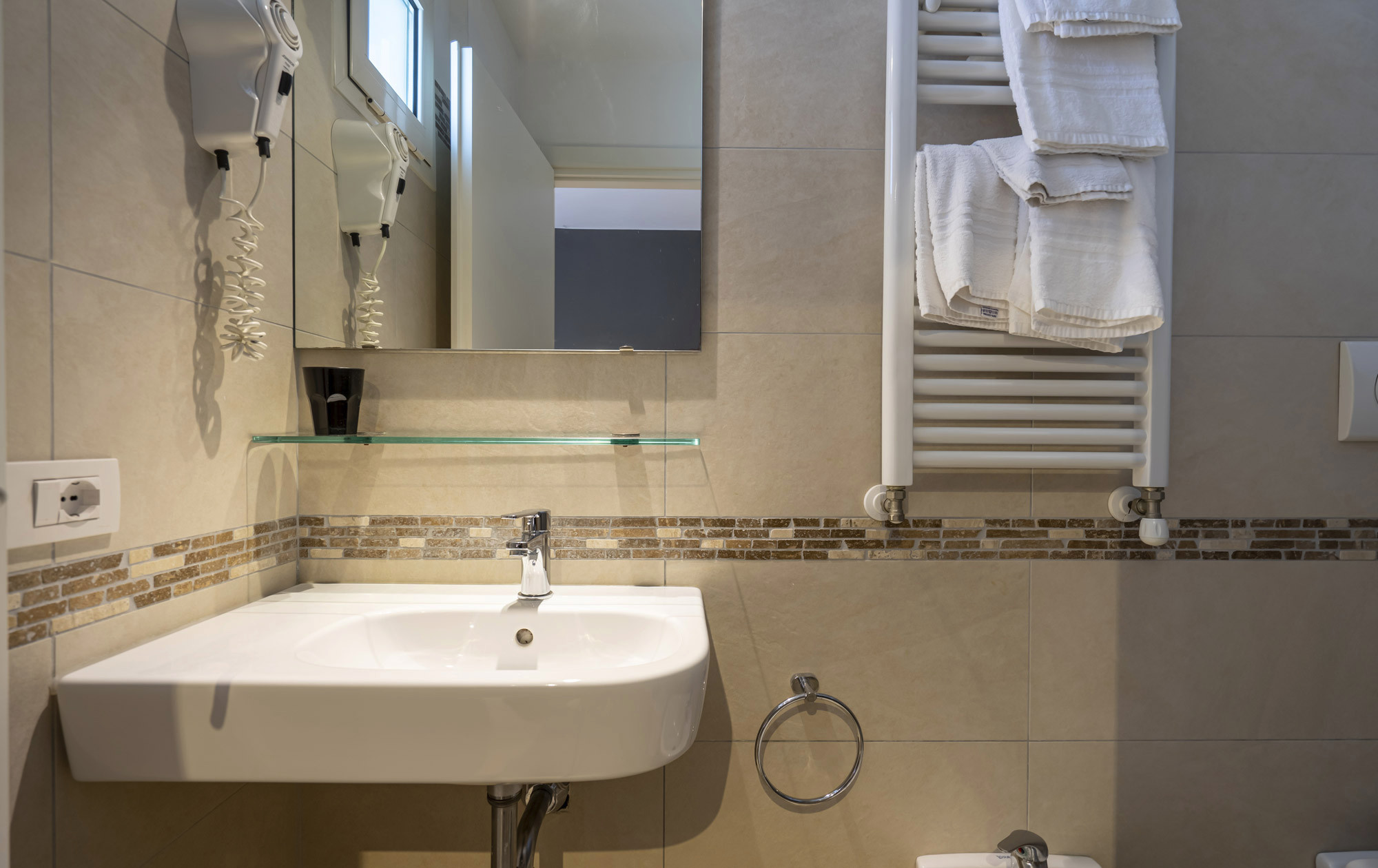 media.Slide-Camera-Comfort-Plus_5+Mocambo-Riccione