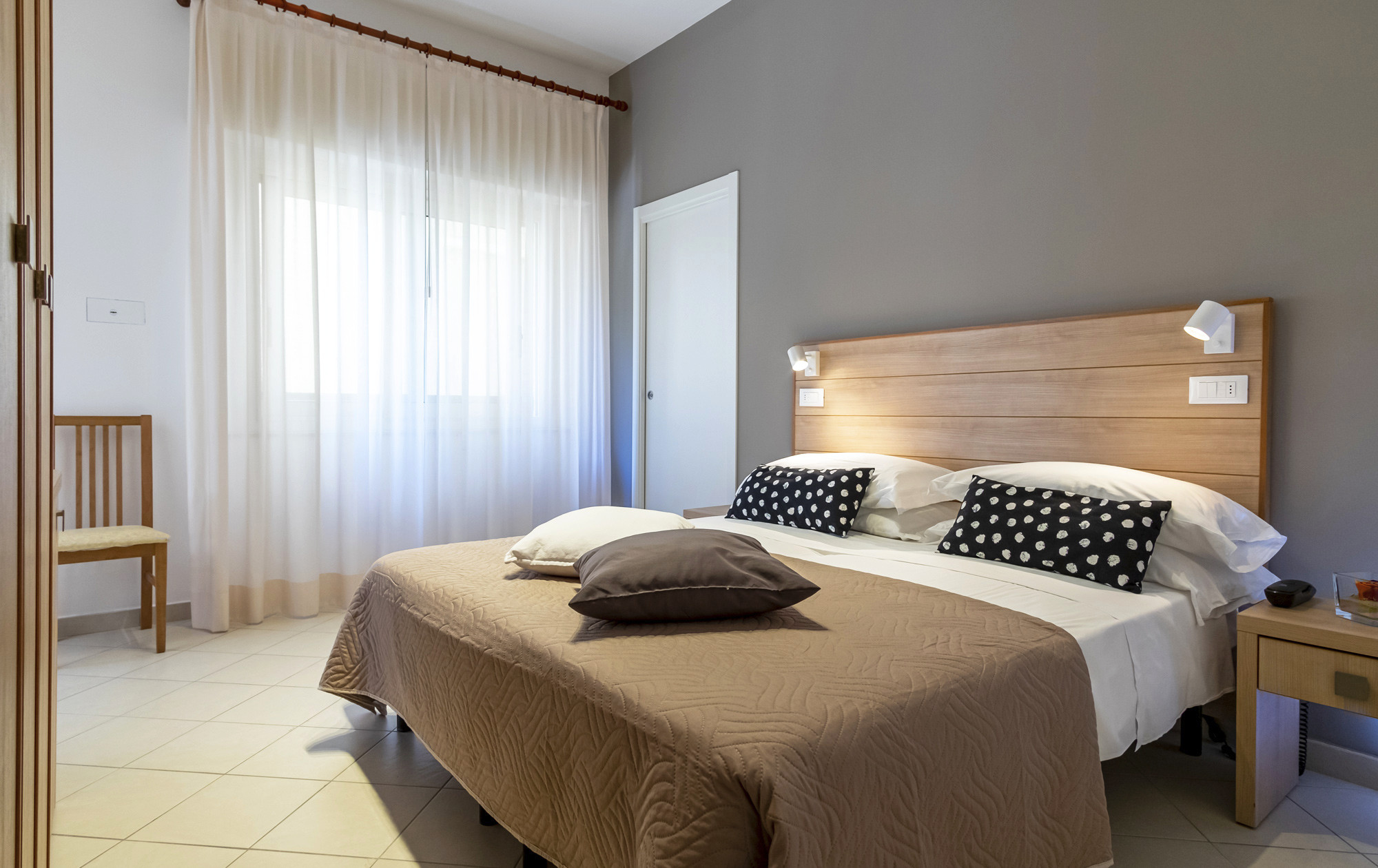 media.Slide-Camera-Comunicanti_2+Mocambo-Riccione